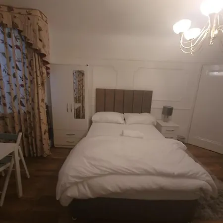 51 Nonsuch Walk, Cheam Apartment